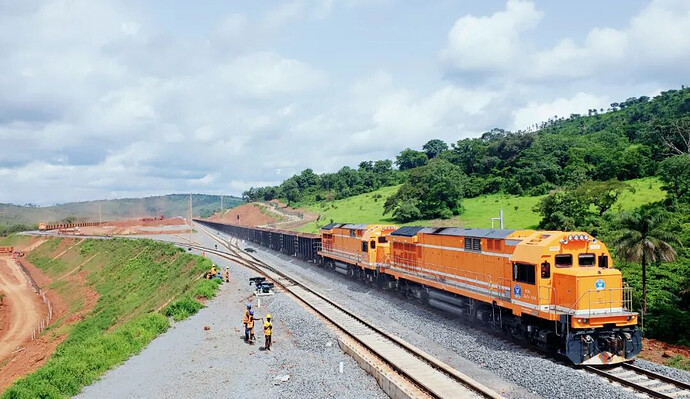 Huge train leaving Saint-Tou mine area