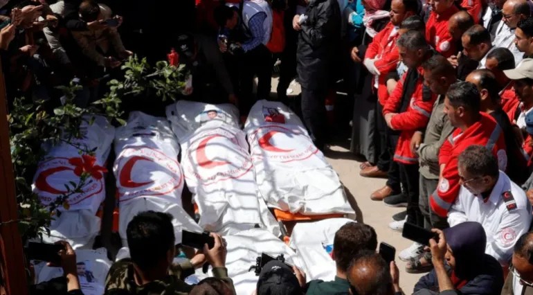 Crowd mourning the fallen medical personnel