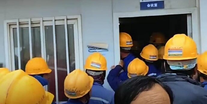 Guangxi Qinzhou Zhonghua Sanjian over a hundred construction workers strike | 690x347