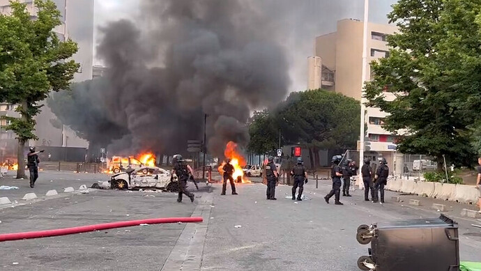 Barricades and fires in Toulouse suburbs. Source: L’Insoumis Twitter