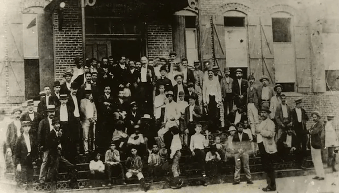 Martí with Cuban tobacco workers