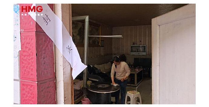 Villagers with nowhere to go proudly tearing open the seal and returning to危房