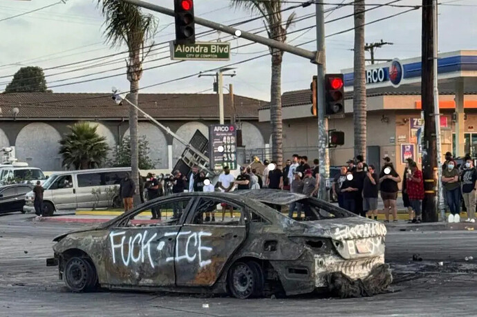 A car allegedly belonging to ICE agents is burned, with the words “Fuck ICE” spray-painted on the side | 690x459