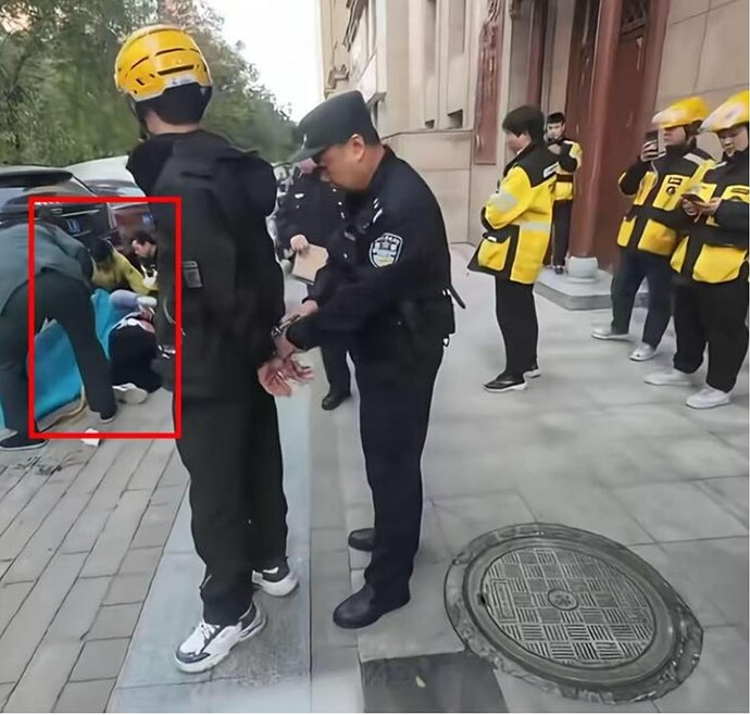 警狗镇压外卖员