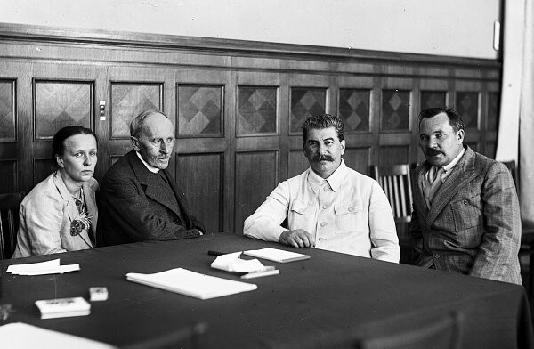 Comrade Stalin and the couple Romain Rolland during a conversation