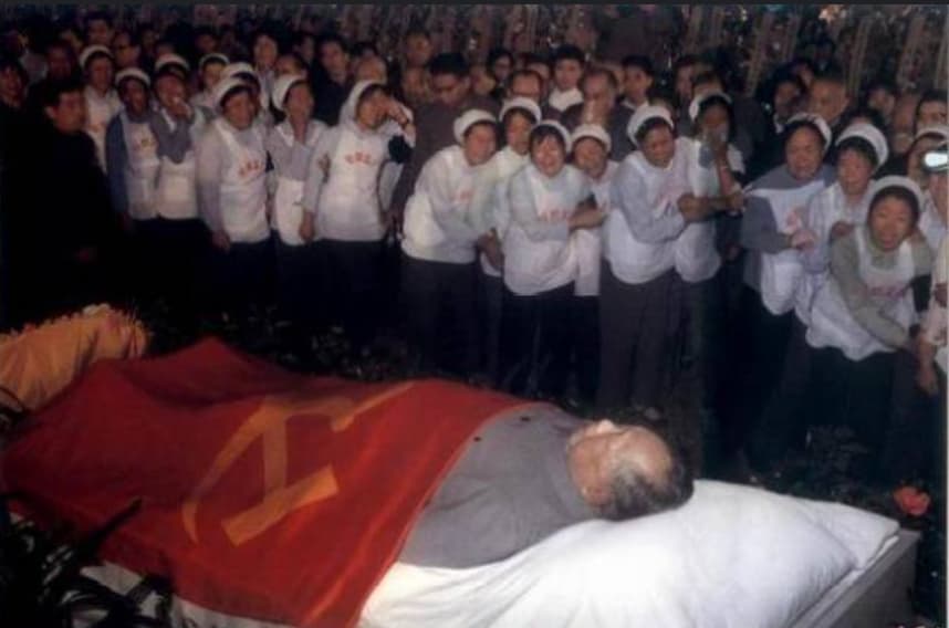 People attending Chairman Mao's body farewell ceremony