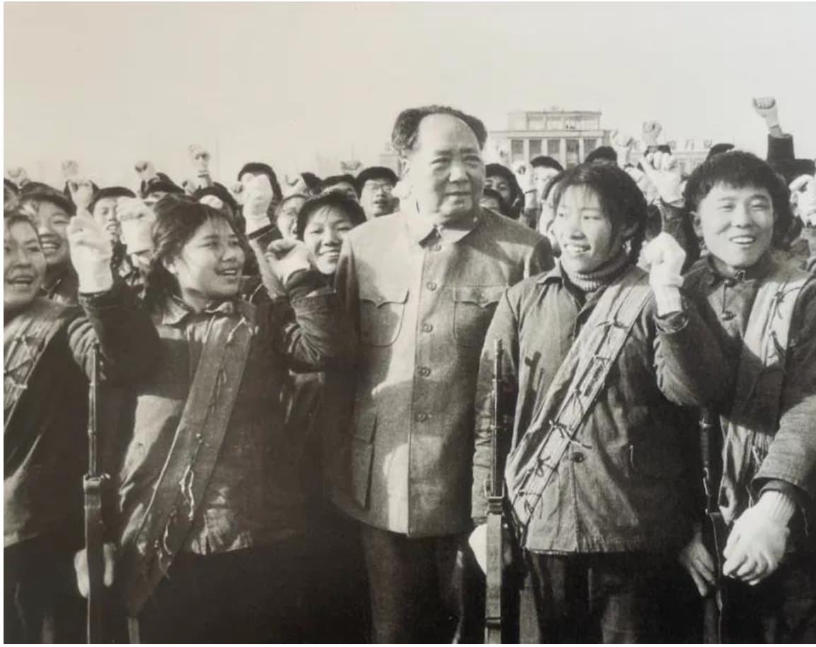Chairman Mao and female militia