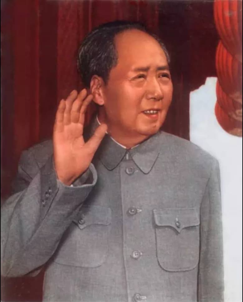October 1, 1967, Chairman Mao and the capital's military and civilians celebrate National Day on Tiananmen Rostrum